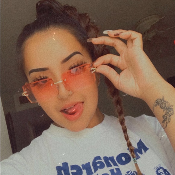 Designer Glasses - Picture 3 of 4